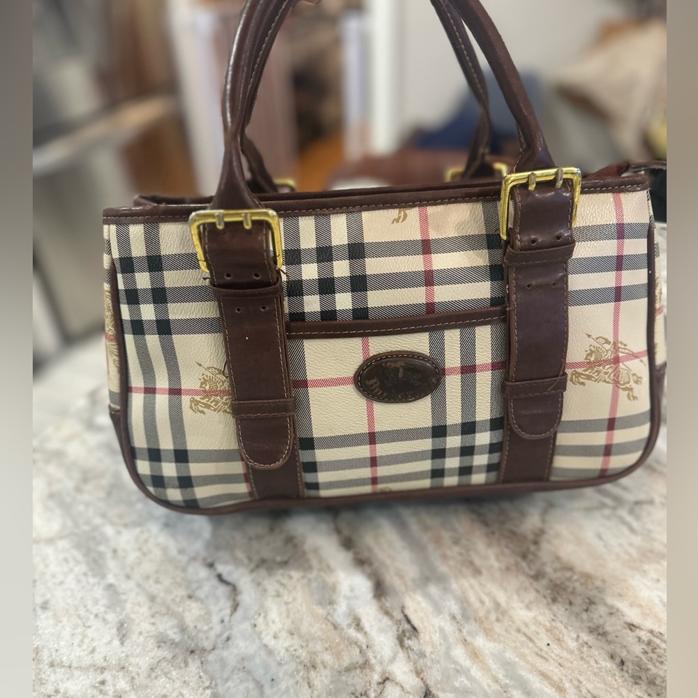 Gorgeous GUC true vintage Burberry tote